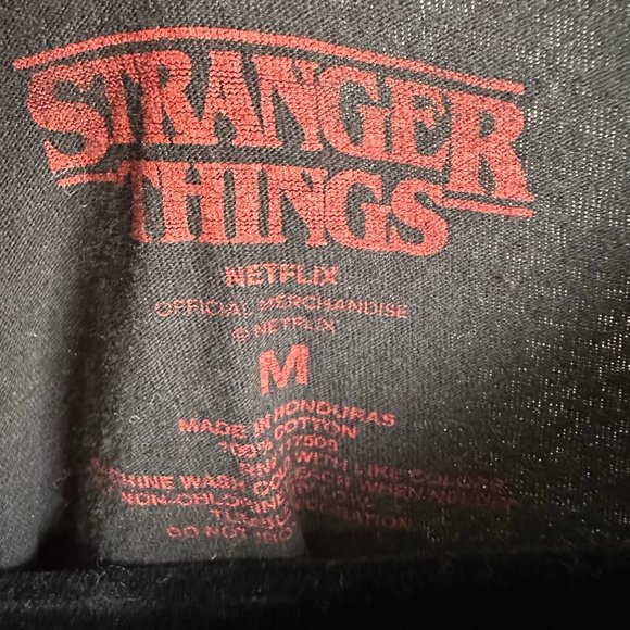🧡 3/$15 - Stranger Things Black T-Shirt Medium - Picture 2 of 8